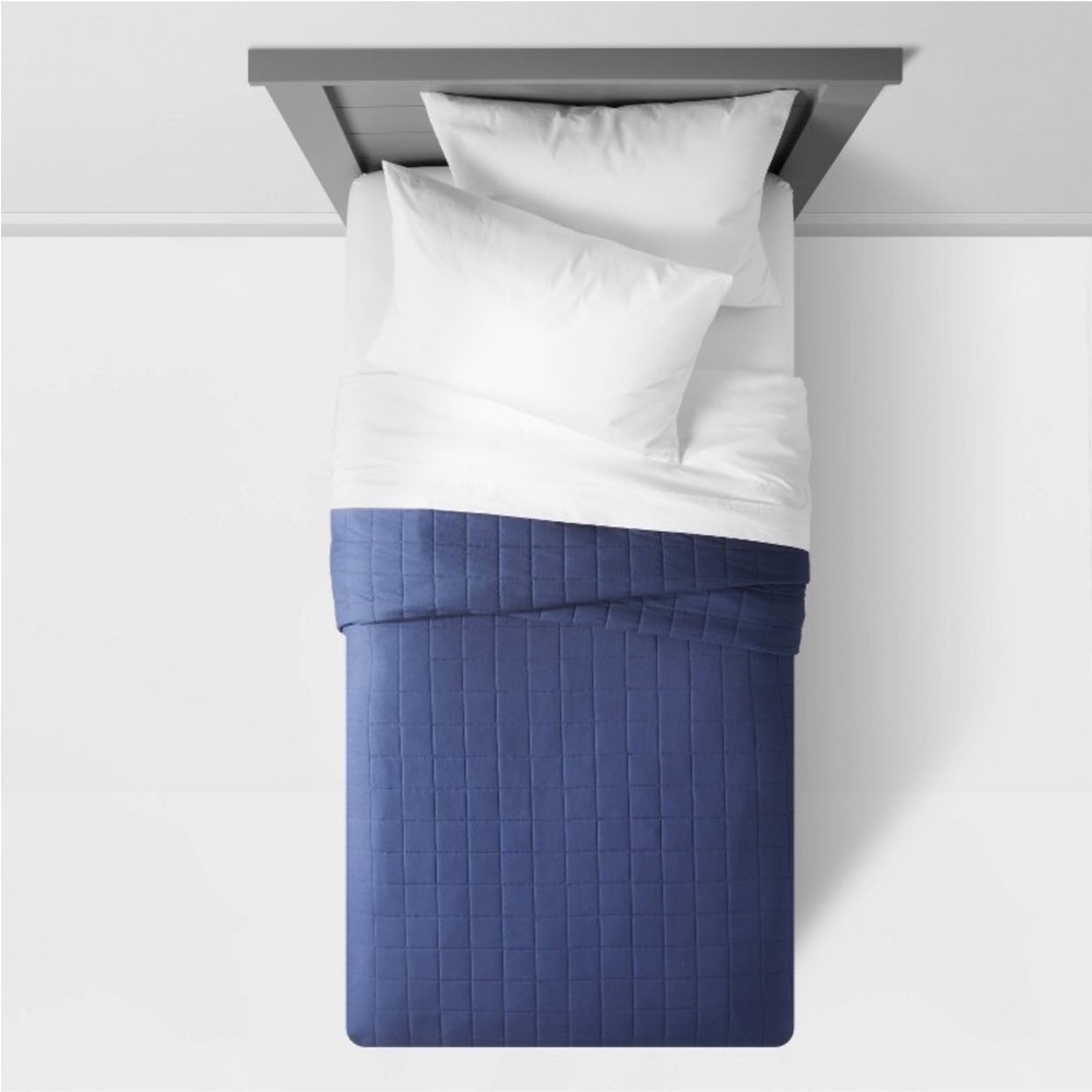PILLOWFORT NWT box stitch microfiber kids quilt -navy -twin